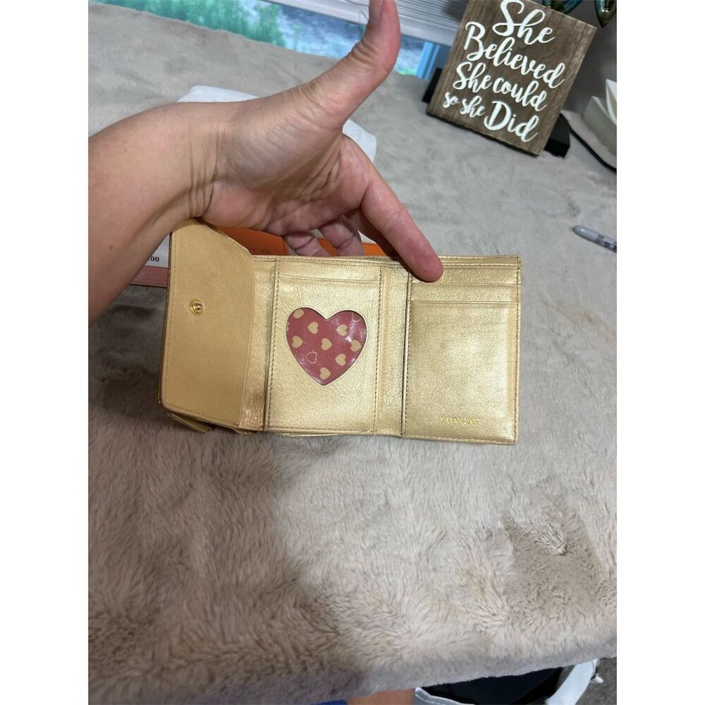 Lovcat Paris Women's Gold Leather Trifold Wallet with Heart Design - Picture 5 of 14